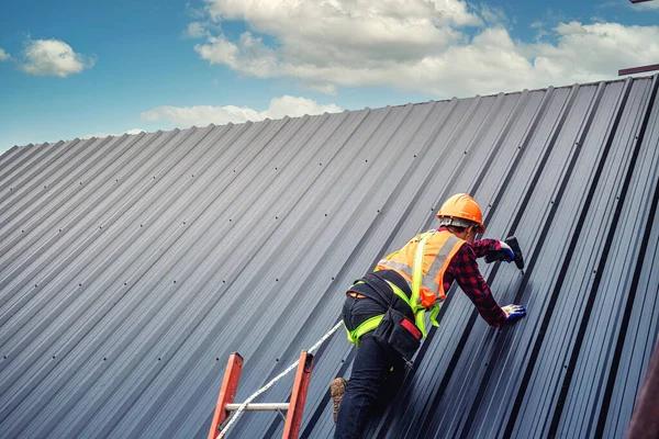 Finding a Reliable Contractor for Roof Replacement in Redmond